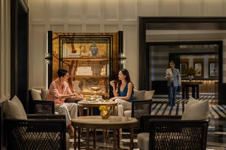 The Laurus’s lobby lounge offers an elegant, laid-back setting to dine and unwind into holiday mode.