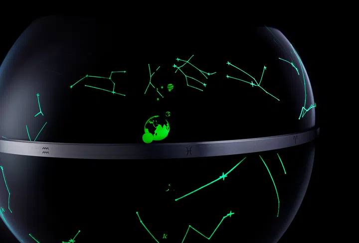 以Super-LumiNova夜光物料制成的十二星座图案映照沛纳海Jupiterium木星仪球形表面，确保在地球的两个半球均清晰可见。