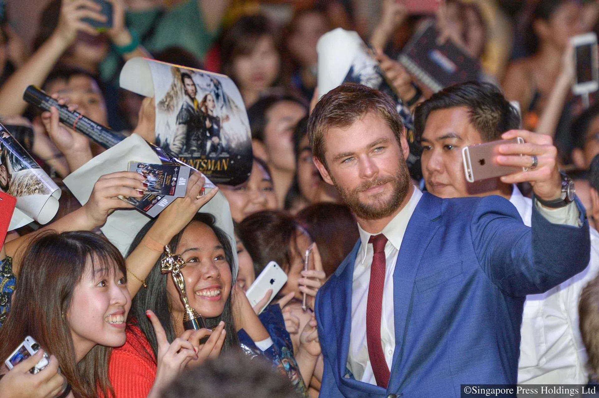 好莱坞巨星 Chris Hemsworth在新加坡会见本地粉丝。 