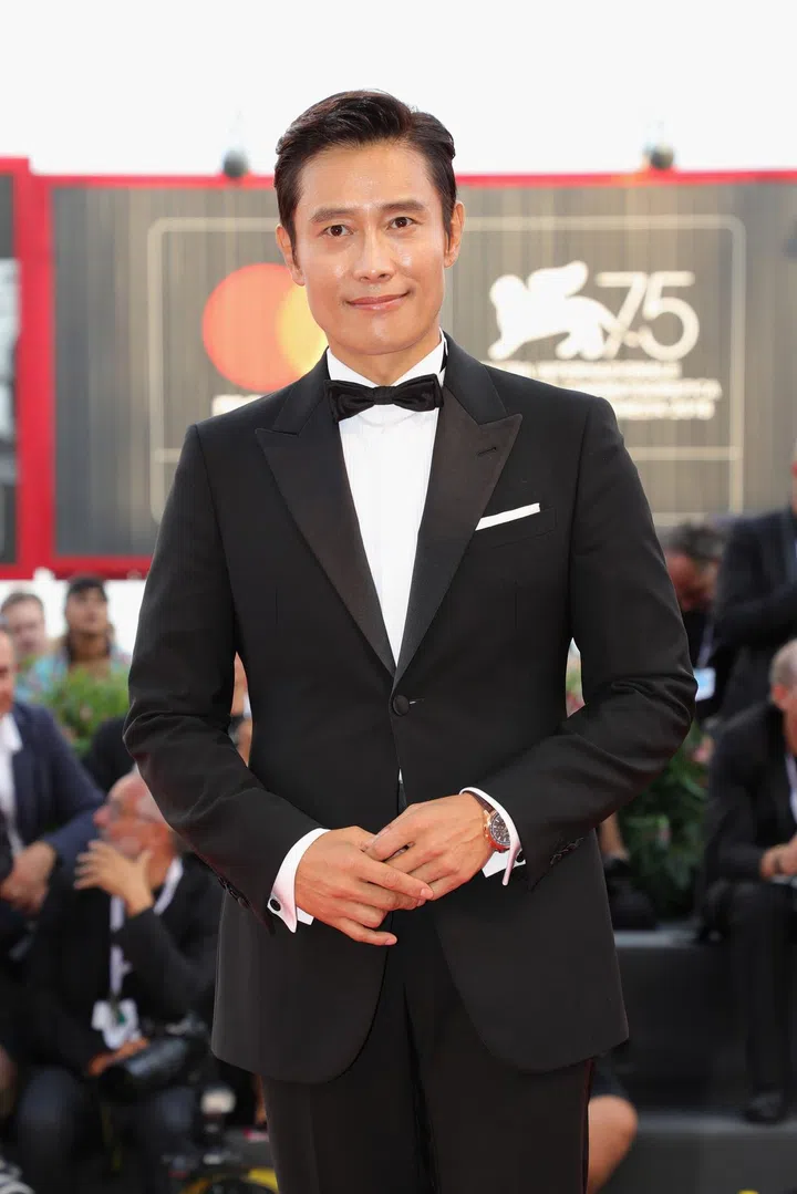 VENICE, ITALY - AUGUST 30:  Lee Byung Hun walks the red carpet ahead of the 'Roma' screening during the 75th Venice Film Festival at Sala Grande on August 30, 2018 in Venice, Italy.  (Photo by Vittorio Zunino Celotto/Getty Images for Jaeger-LeCoultre)