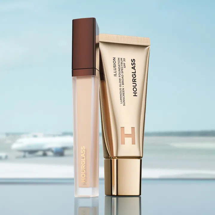 Hourglass Cosmetics  Illusion Luminous Glow Foundation SPF 30