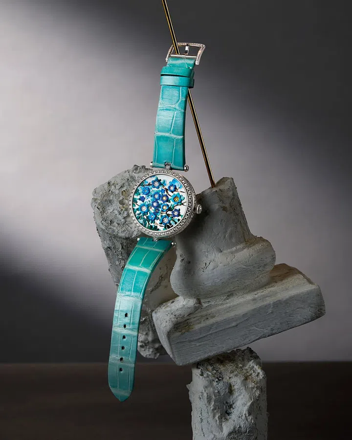 Lady Arpels Heures Florale腕表白金镶钻款。