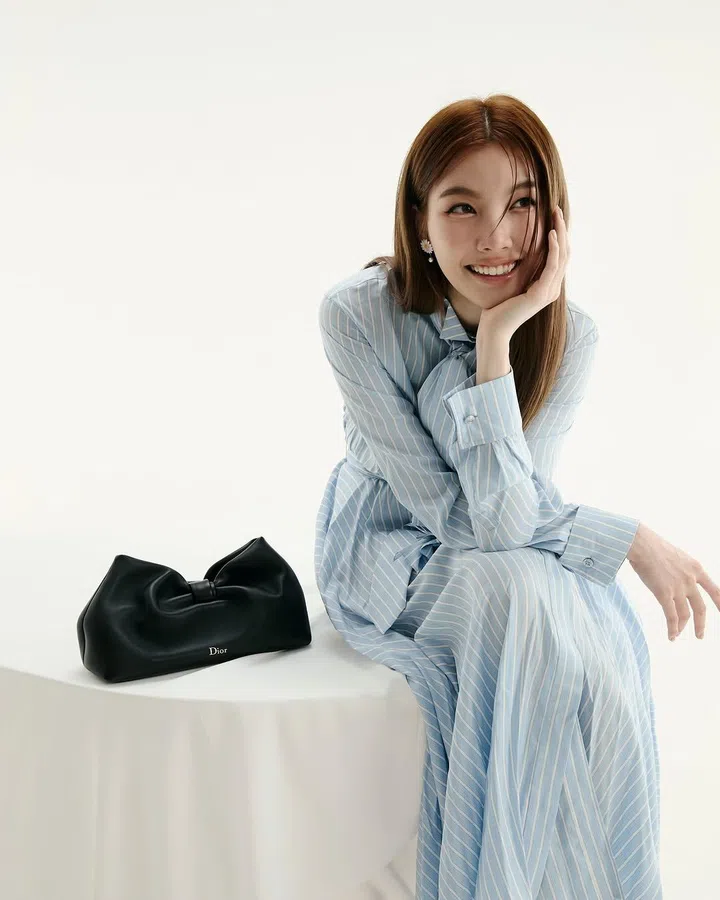 Orm Kornnaphat演绎Dior Bow手袋。