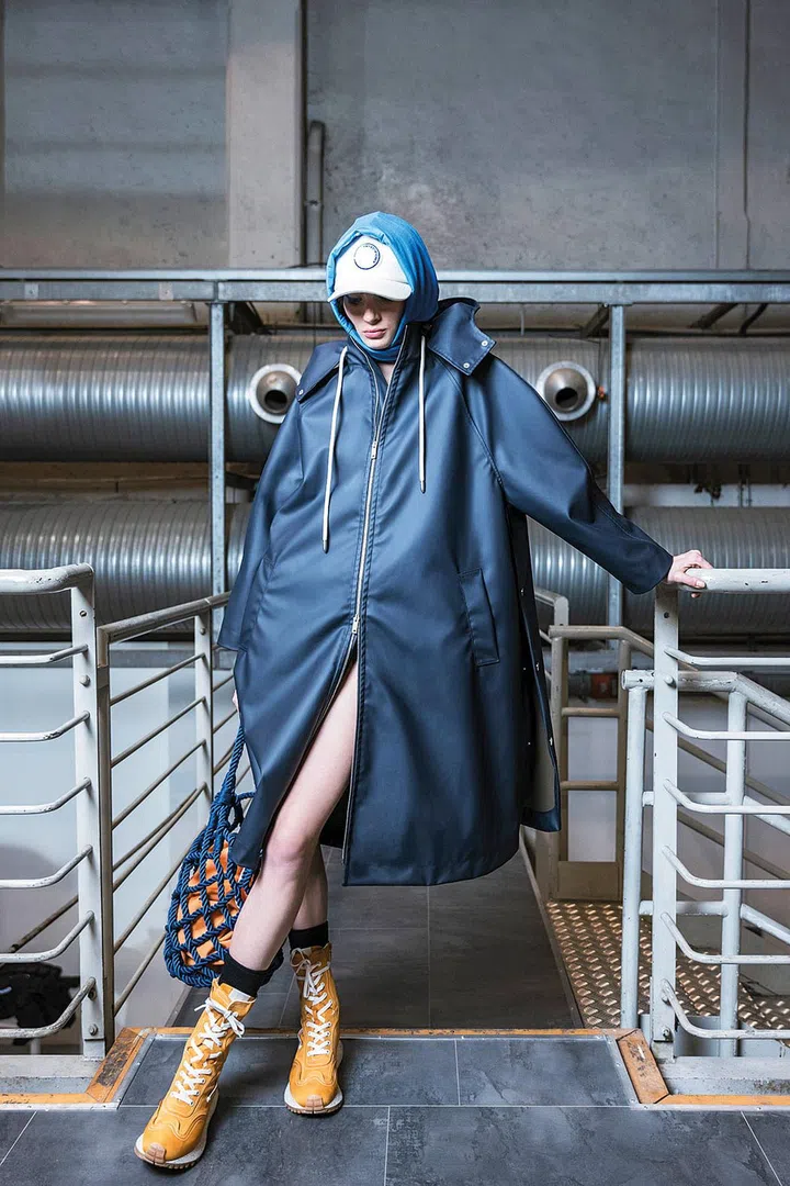Emporio Armani 2023秋冬系列从海洋中汲取灵感，运用环保材质和工艺，最大限度降低对自然的影响。Photo Courtesy of Emporio Armani