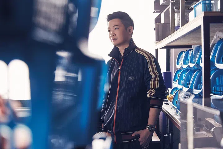 涤纶飞行员夹克、配套裤子/Dolce & Gabbana。