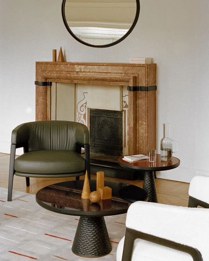 DUO Lounge扶手椅提供多种饰面选择，轻松融入不同家居风格。