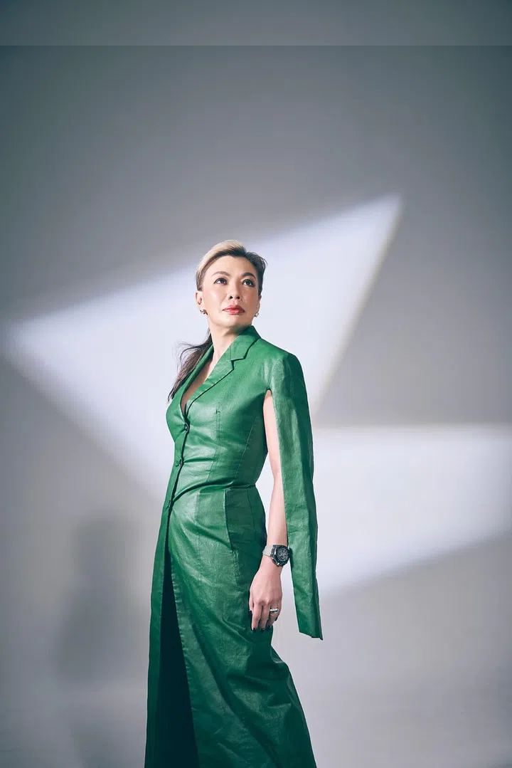 层压亚麻外套/Ferragamo。