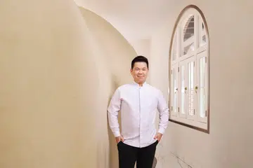 Born, Zor Tan