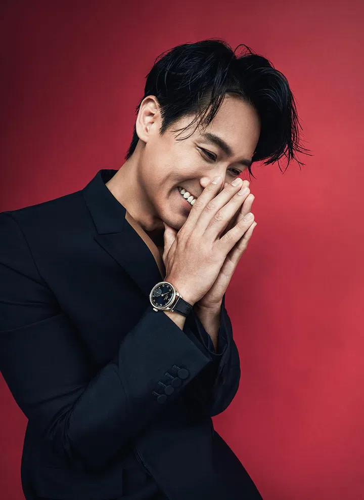 葡萄牙系列自动腕表40曜石黑款/IWC。羊毛西装/Gucci。Photo: Mark Law/ICON Singapore