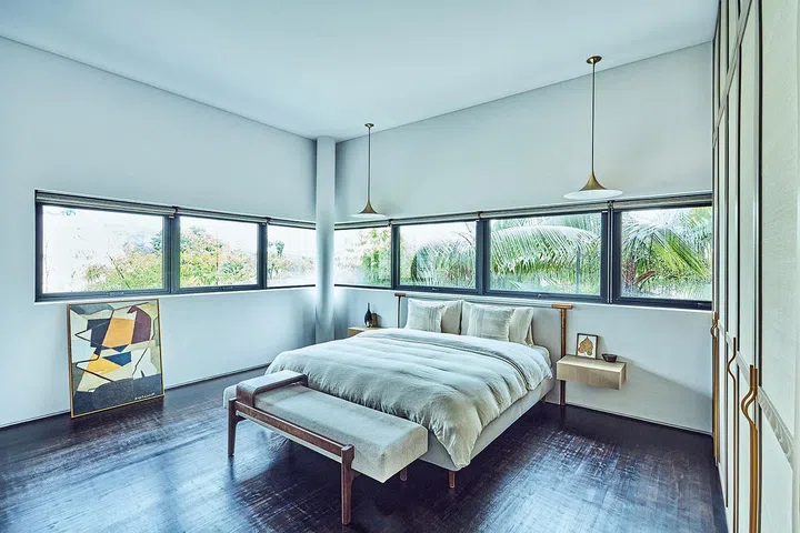 卧室散发着浓浓的度假风情。