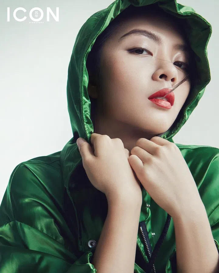 丝缎连帽派克大衣/Dior。