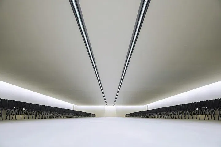 Balenciaga 2023秋冬秀场上的用品可循环再用。Photo Courtesy of Balenciaga