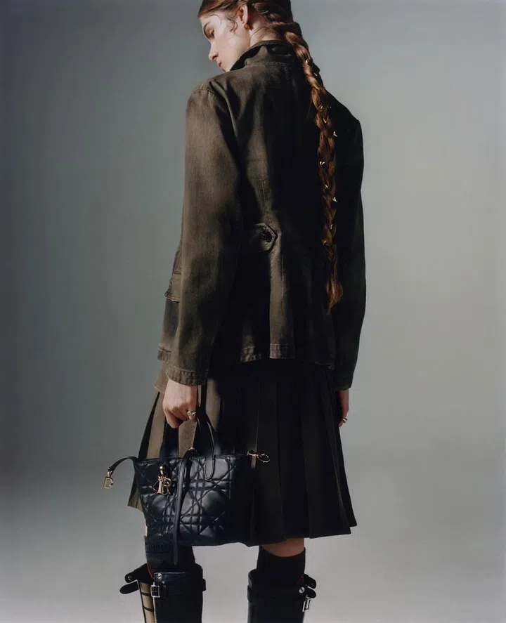  Dior Toujours Vertical手袋。Photo Courtesy of Dior © ESTELLE HANANIA ©FRANÇOIS COQUEREL