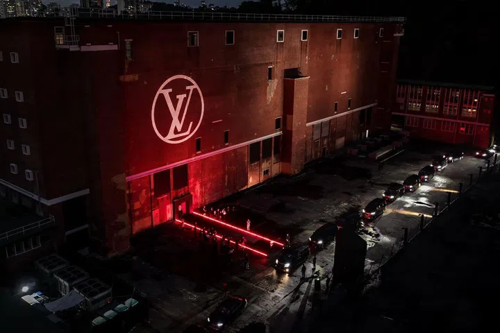 Louis Vuitton 在新加坡举行2023春夏新品展示会。