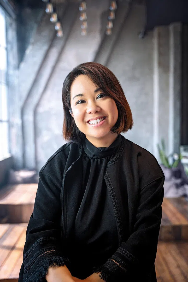 这些年，Carmina Bayombong助力了262位女性创业者，为她们的企业提供总计644万美元的奖金支持。