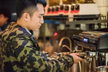 Hey Tea, Neo, Young Entrepreneur