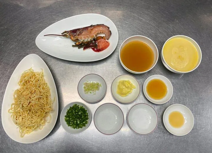 Chinese New Year, Chinese New Year 2021, Lunar New Year, CNY, CNY Recipes, Chinese New Year recipes, Jiang-Nan Chun, Four Seasons Hotel Singapore, Albert Au, Chef Albert Au, Chinese food, Chinese cuisine, 年菜, Braised Boston Lobster with E-Fu Noodles in Superior Stock