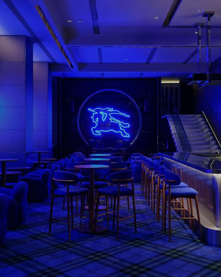 Burberry在文华东方酒店的MO Bar开设为期三周的Burberry骑士酒吧。（照片：Burberry提供）