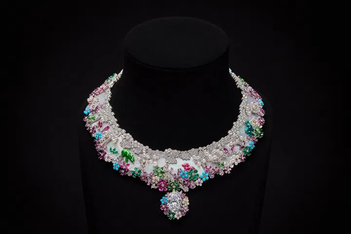 Forêt Nacrée项链。