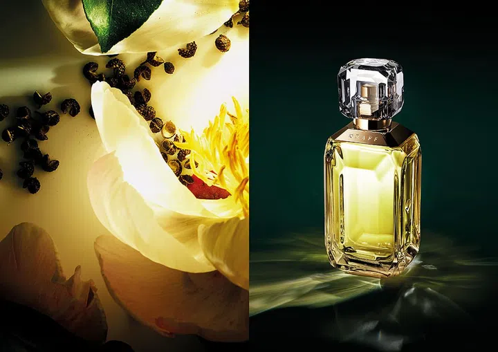 Walter Johnsen深信香水的精髓在于精选珍稀原料，经过提炼与调配，把它们的香味发挥得极致。