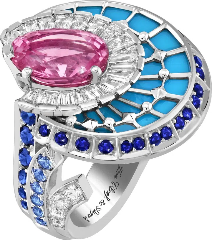Spinelle magnétique ring. White gold, one oval-cut pink spinel of 3.57 carats, sapphires, turquoise, diamonds.