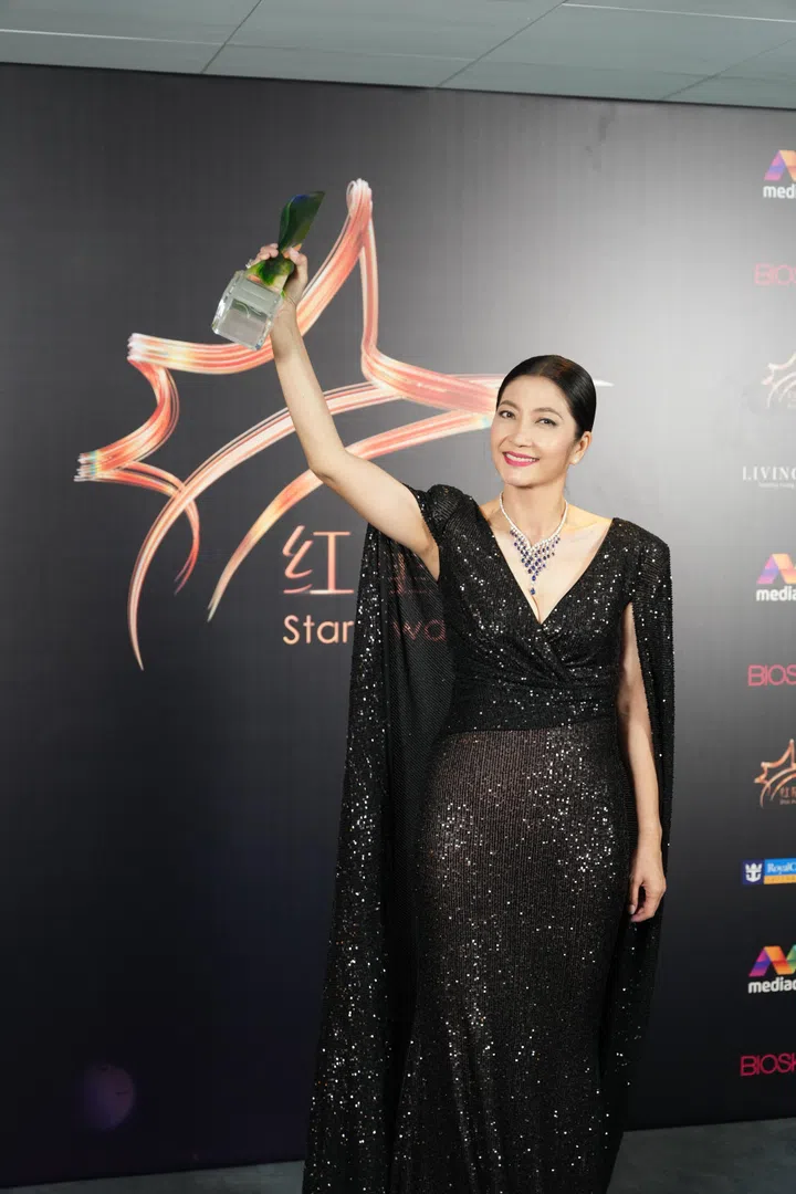Star Awards, Jewellery, 黄碧仁, Huang Biren, 红星大奖, 明星红毯造型