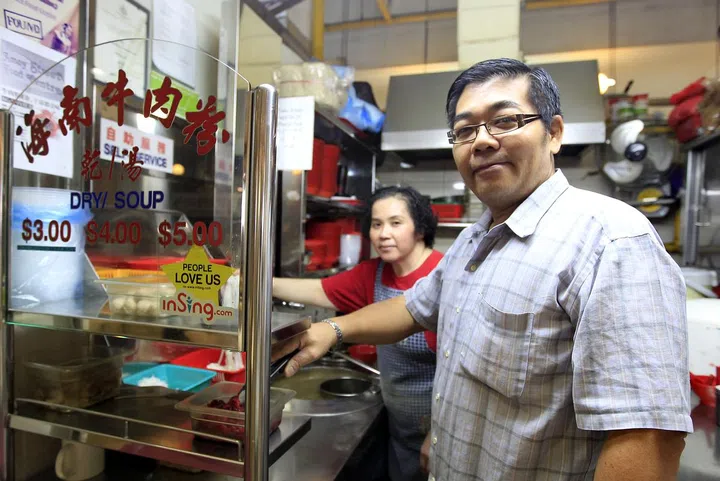 Hong Kee Beef Noodle : (foreground) Tony Tan and Eileen Tan