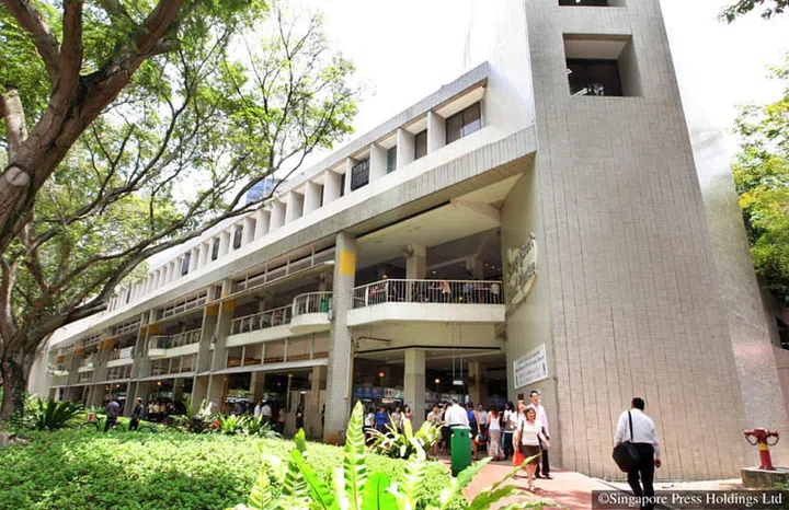 Amoy Street Food Centre, located along Maxwell Road in the Central Business District (CBD) area. 