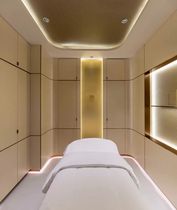 Clé de Peau Beauté, Ion Orchard