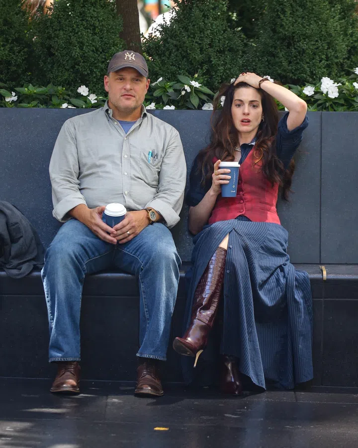 New York, NY  Anne Hathaway and Stanley Tucci are spotted on the set of "The Devil Wears Prada" in New York, ready to shoot their scenes.

Pictured: Anne Hathaway

BACKGRID USA 28 JULY 2025 

USA: +1 310 798 9111 / usasales@backgrid.com

UK: +44 208 344 2007 / uksales@backgrid.com

*UK Clients - Pictures Containing Children
Please Pixelate Face Prior To Publication*