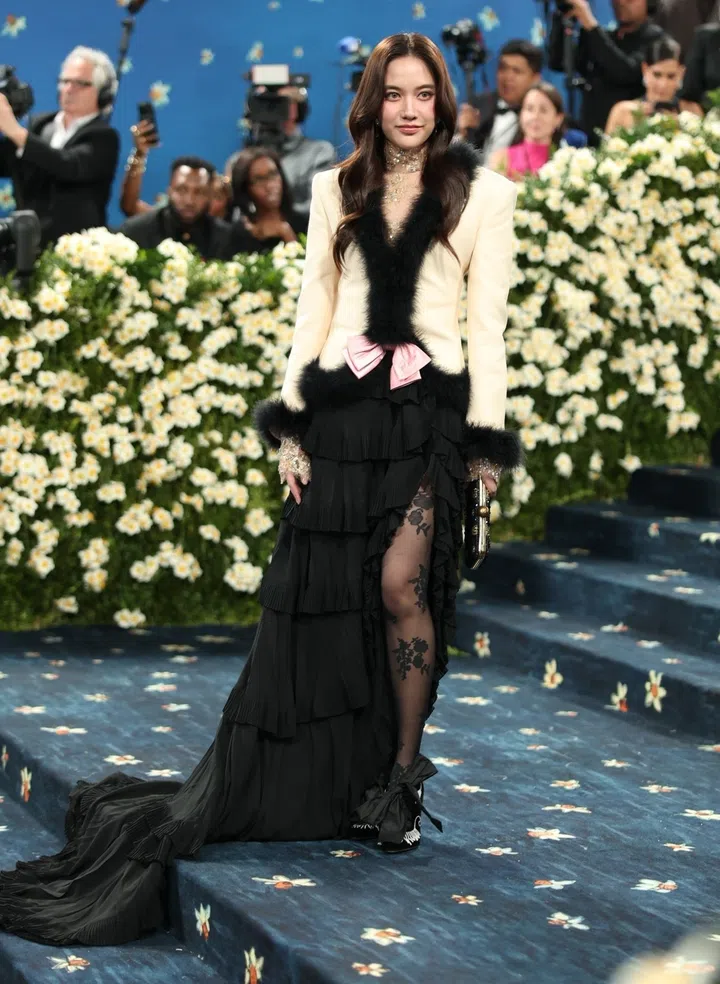 New York, NY  Celebrities attend the 2025 Met Gala Celebrating "Superfine: Tailoring Black Style" at Metropolitan Museum of Art on May 05, 2025 in New York City.

Pictured: Freen Sarocha


BACKGRID USA 8 MAY 2025 

BYLINE MUST READ: Shutterstock / BACKGRID

USA: +1 310 798 9111 / usasales@backgrid.com

UK: +44 208 344 2007 / uksales@backgrid.com

*UK Clients - Pictures Containing Children
Please Pixelate Face Prior To Publication*