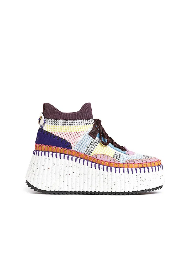 Chloé 2023秋冬系列以新方式重新构思环保理念的Nama运动鞋。Photo Courtesy of Chloe
