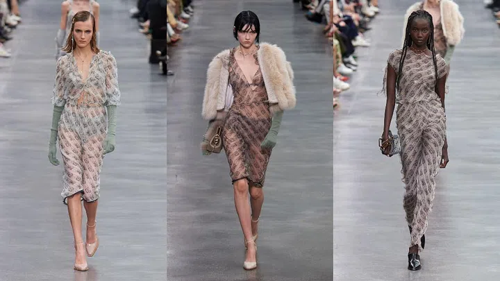 Fendi O'lock印花出现在2022秋冬女装系列。