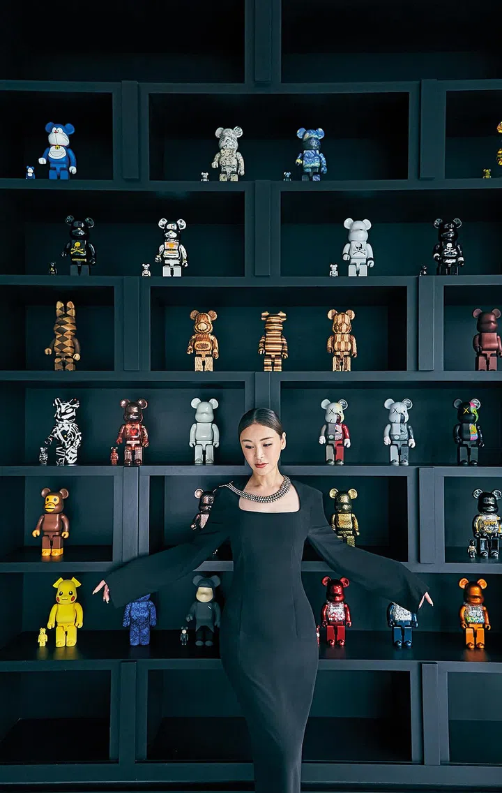 可拆卸项链真丝连衣裙/Prada。