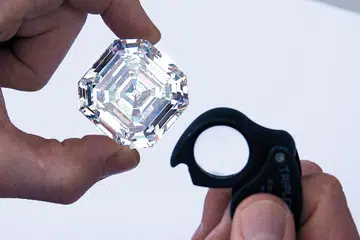 Diamonds, High jewellery, jewellery, Tiffany & Co., Harry Winston, Cartier, Graff, Louis Vuitton, King of Diamonds, Pink Diamond, Yellow diamond, Famous diamonds in the world