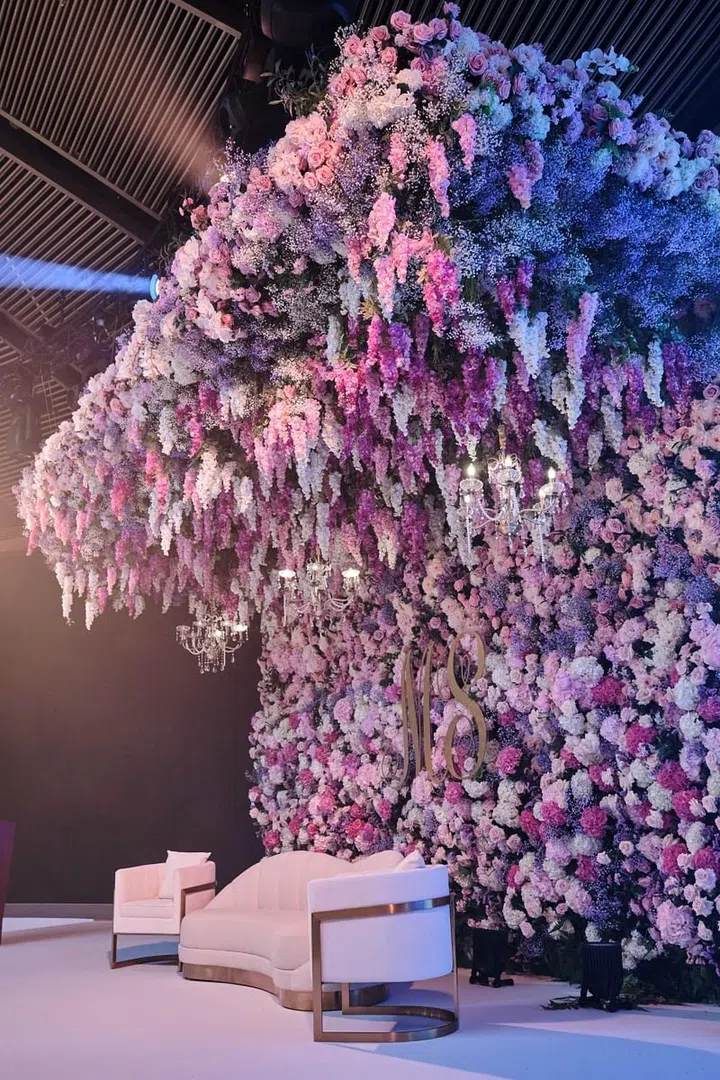 Fiore Dorato为新加坡嘉佩乐酒店婚礼打造的花卉墙。Photo Courtesy of Fiore Dorato
