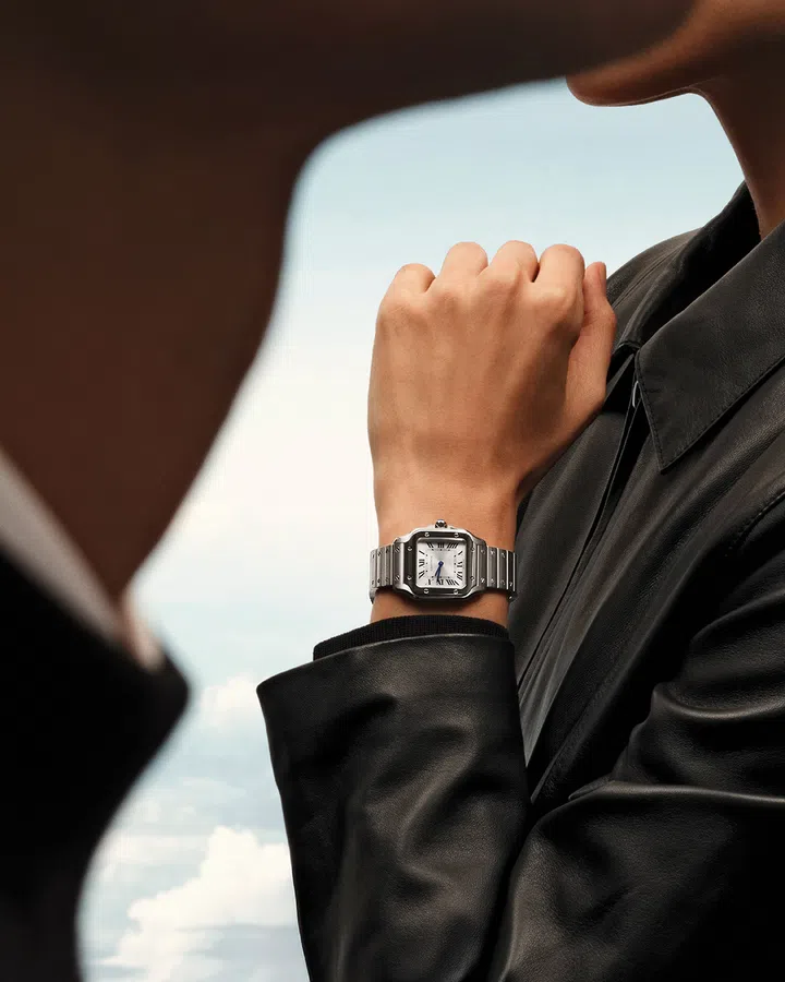 卡地亚Santos de Cartier小尺寸精钢腕表。