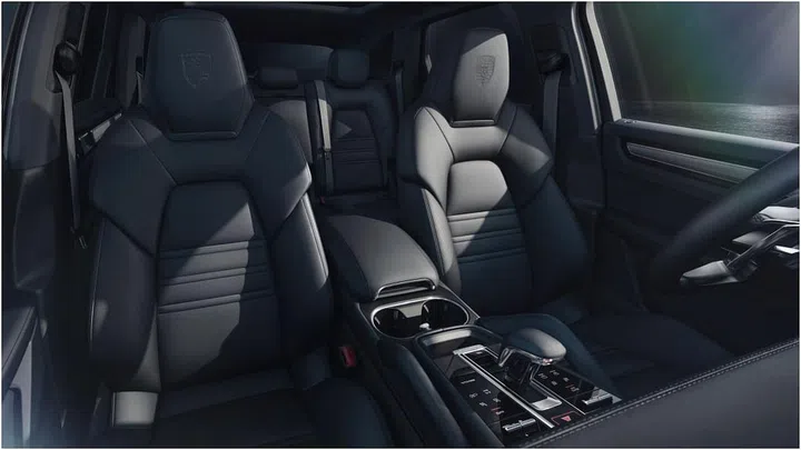 Cayenne铂金版提供客制化服务，让客户拥有与众不同的驾驶体验。