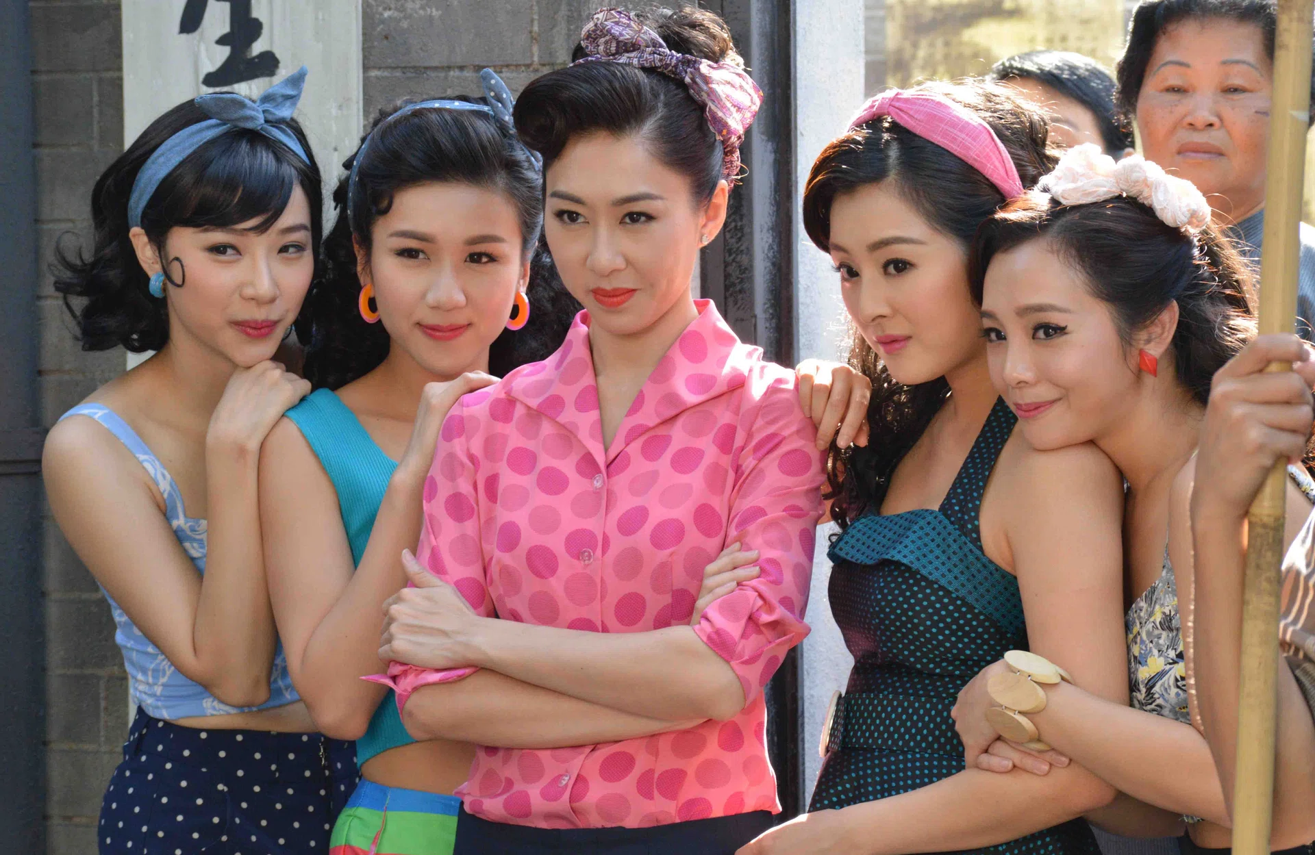 香港无线电视剧《城寨英雄》剧照。