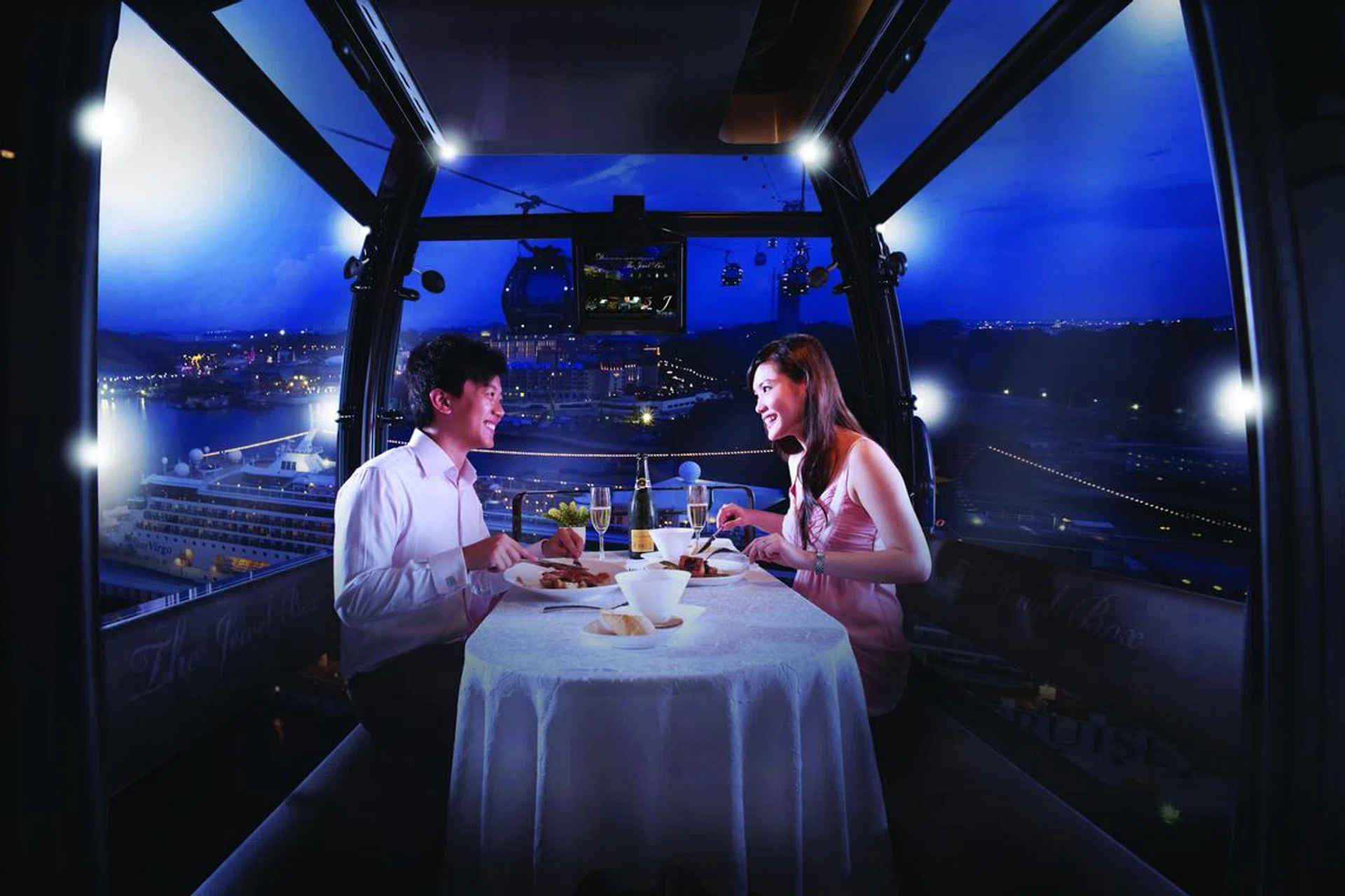 Valentine’s Day, Date night