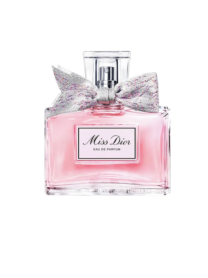 全新的Miss Dior系上了高定蝴蝶结，奢华高贵 PHOTO: DIOR BEAUTY