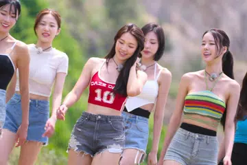 SINGLE'S INFERNO, from left: KIM Min-gee, LEE Joo-young, CHOI Mina Sue, KIM Go-eun, PARK Hee-sun, HAM Ye-jin, (Season 5, ep. 502, aired Jan. 20, 2026). photo: ©Netflix / Courtesy Everett Collection