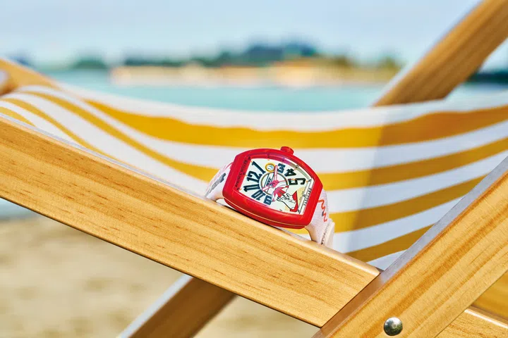 #FR2NCK MULLER Vanguard Beach 限量版腕表“热浪红”款式。