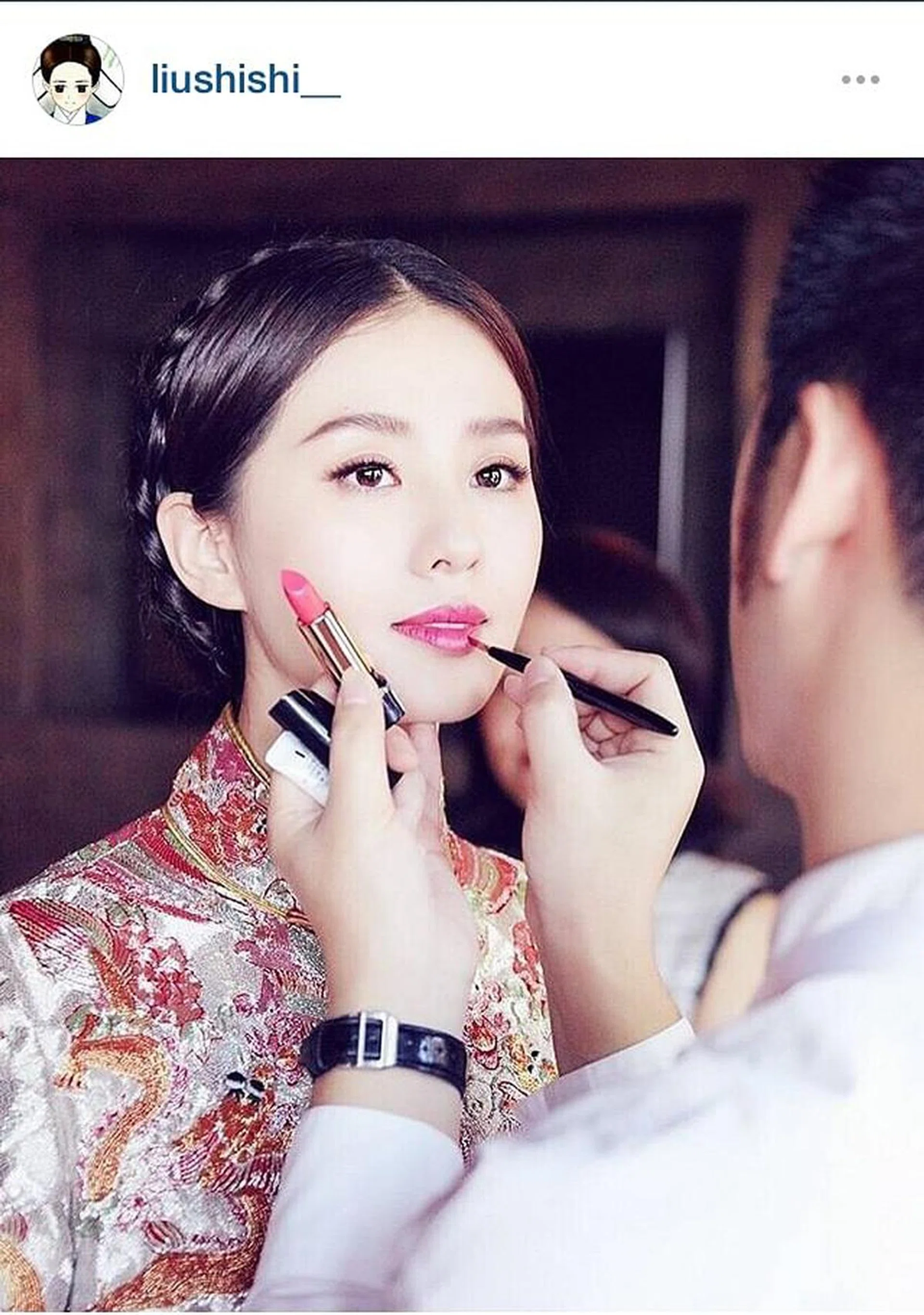 春楠为刘诗诗打造上午的迎亲妆。(图片源自刘诗诗Instagram）