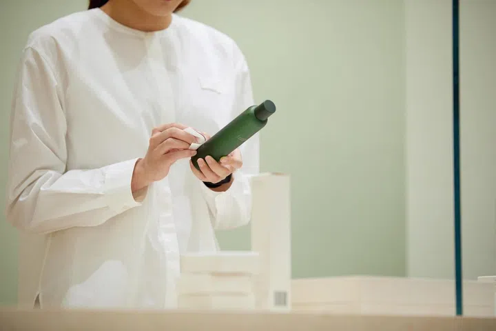 mtm labo 遵循“懂你，懂肌肤”的品牌哲学，通过量肤定制，为顾客解决肌肤问题。