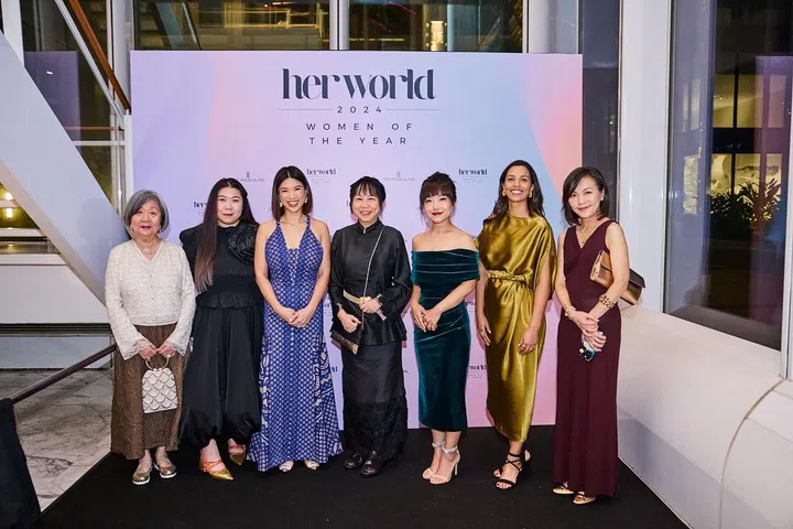 左至右：评委主席Jennie Chua, 《Her World》主编Elizabeth Lee, She Love Tech联合创办人Leann Robers, 总统夫人Jane Yumiko Ittogi,,  Roceso Technologies联合创办人Jane Wang, Bot MD 首席运营官Priya Pingali 以及SingTel 副总裁Anna Yip（Photo: Jasper Yu）