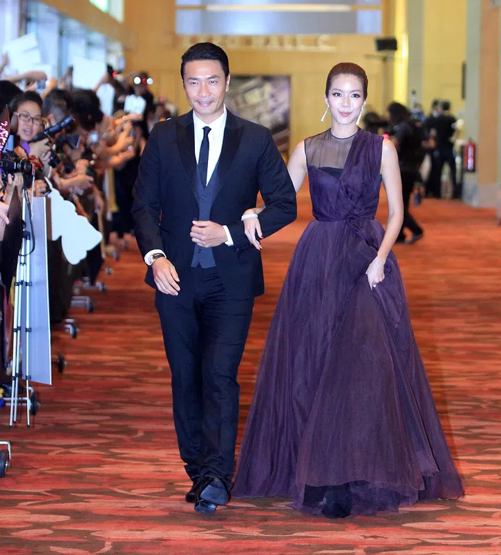 新传媒“红星大奖2013”颁奖典礼。郑斌辉（左）与瑞恩一起走红地毯。