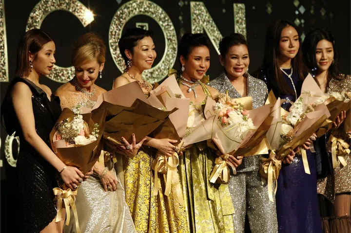Calista Cuaca, Paige Parker, Jin Lu, Fanty Soenardy, Susanna Kang, Kim Lim & Heng Shiqi