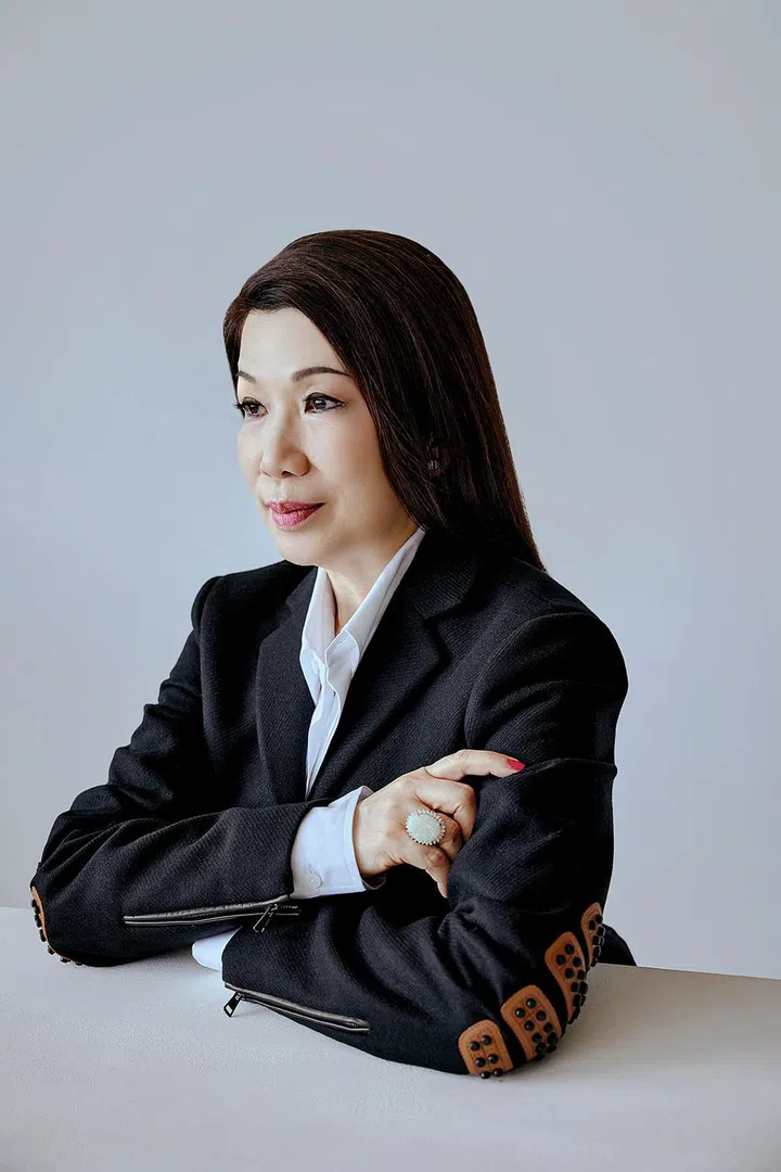 棉质衬衫、羊毛夹克和配套羊毛短裤/Tod’s。
