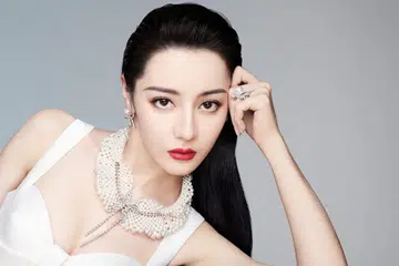 Birthstone, June birthstone, Pearl, Moonstone, Alexandrite, Birthstone jewellery, Jewellery, Watches & Jewellery, Piaget, Cartier, Chaumet, Bvlgari, Chanel, Van Cleef & Arpels, Mikimoto, Dior, 迪丽热巴